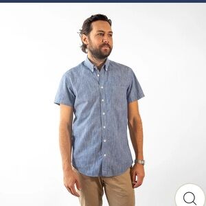 Men's Blue Short Sleeve
Stretch Service
Chambray
